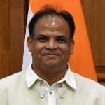 প্রথম স্ত্রীর মৃত্যুর সাত মাস পর নিঃসঙ্গতা কাটাতে দ্বিতীয় বিয়ে করলেন জন বার্লা