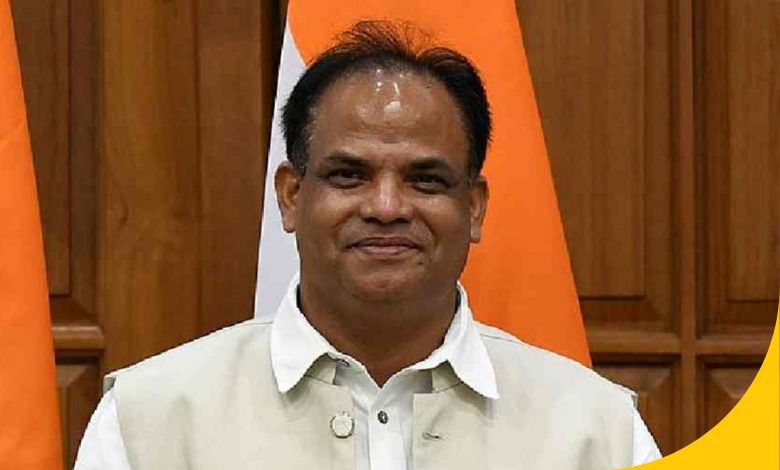 প্রথম স্ত্রীর মৃত্যুর সাত মাস পর নিঃসঙ্গতা কাটাতে দ্বিতীয় বিয়ে করলেন জন বার্লা